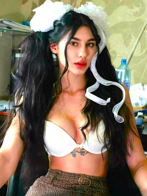 St. Petersburg escort : Vika - photo 1